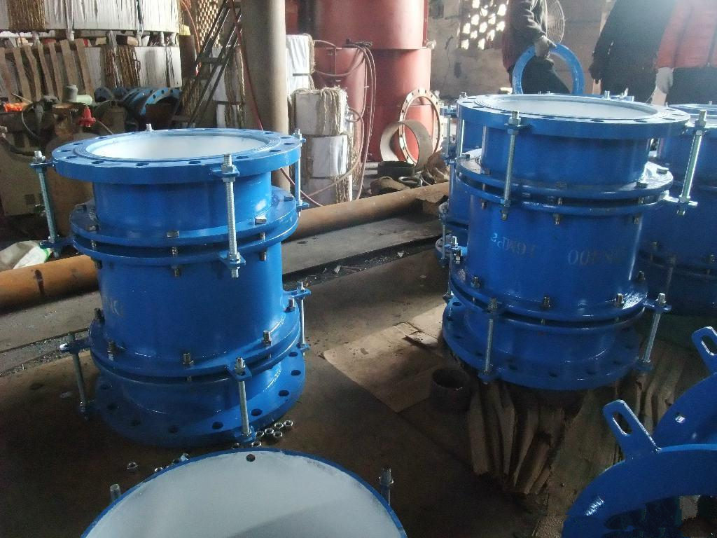 四川省瀘州市納溪區(qū)<a href=http://www.renliliufang.cn/ target=_blank class=infotextkey><a href=http://www.renliliufang.cn target=_blank class=infotextkey>伸縮接頭</a></a>組裝現(xiàn)場